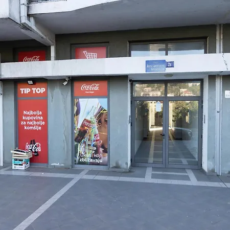 Anika شقة بودغوريتْسا